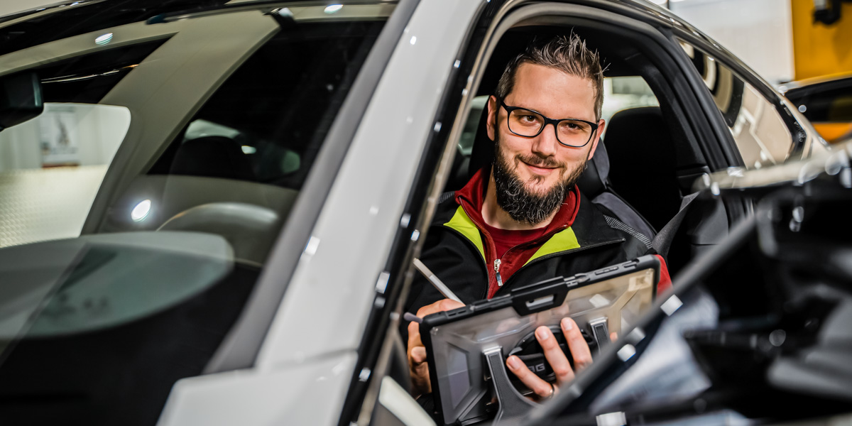 Automobilmechatroniker PW (a) Automobilmechatroniker PW (a)