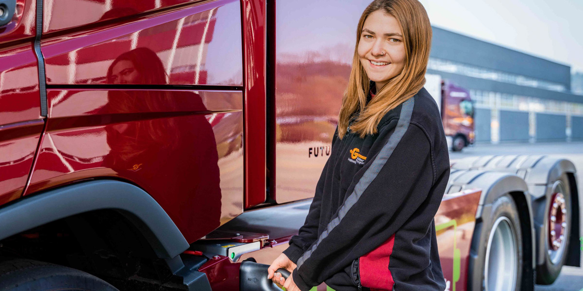 Lastwagenreiniger (a) Lastwagenreiniger (a)