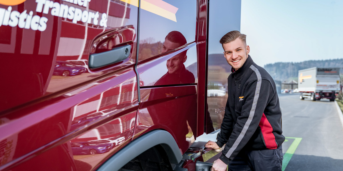 Lastwagenreiniger (a) Lastwagenreiniger (a)